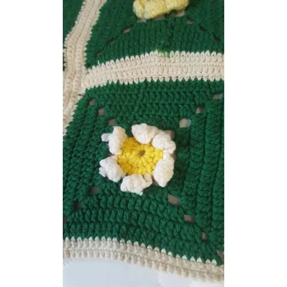 Vintage granny square Afghan flower center Green White 43 x 58 Crochet Hand Made - Picture 7 of 9